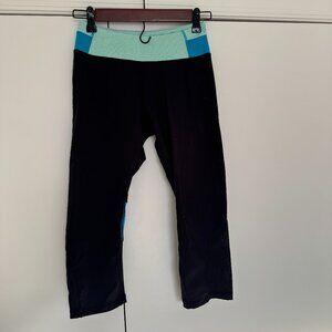 Kyodan XS Black Capri Leggings Mesh Panels Teal Accents Back Zip Pocket EUC